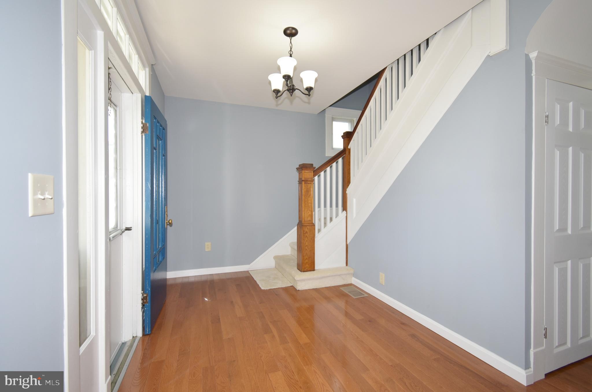 1418 Sulphur Spring Road Baltimore, MD 21227 - Photo 5 of 24 Foyer