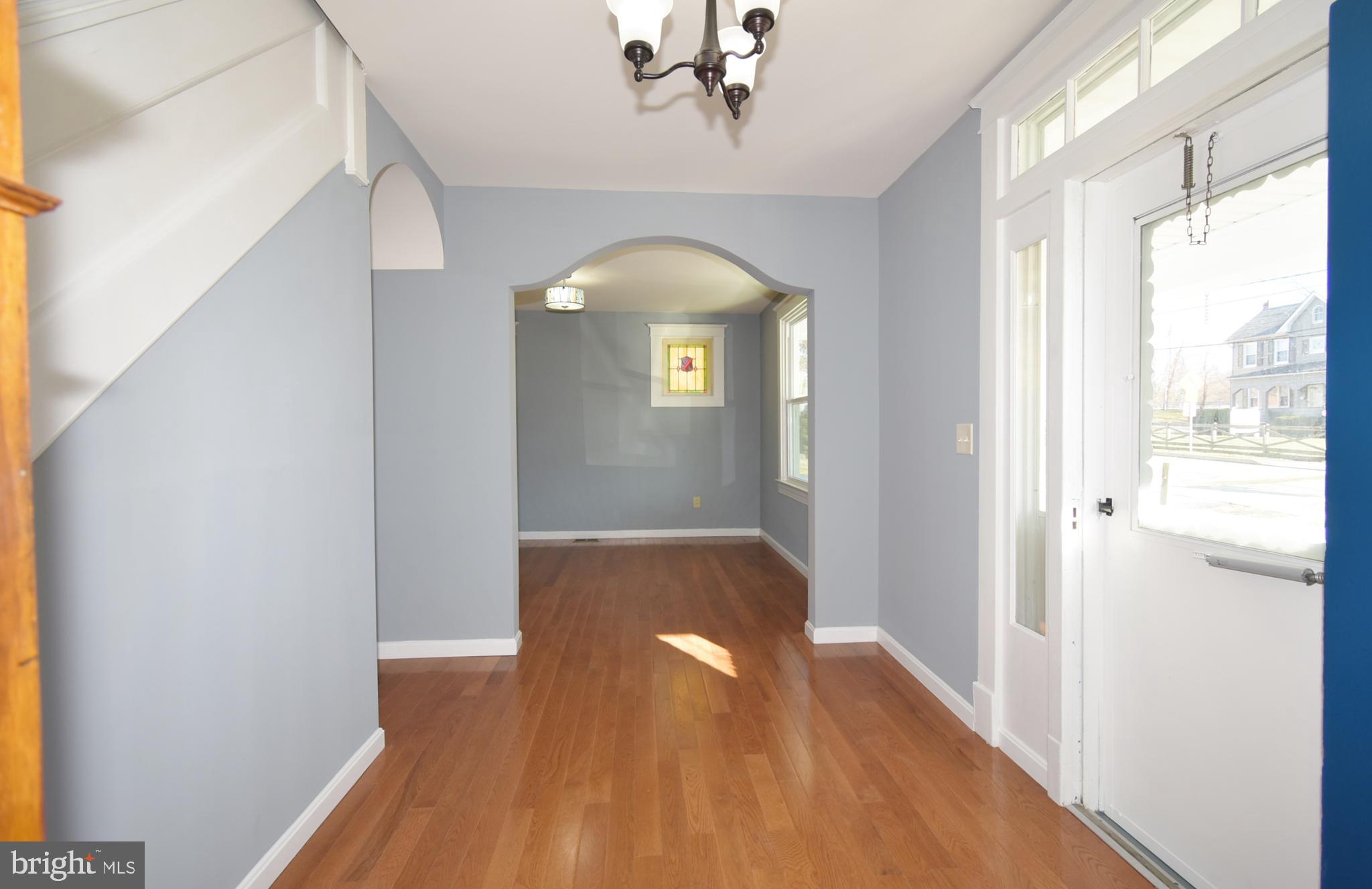 1418 Sulphur Spring Road Baltimore, MD 21227 - Photo 6 of 24 Foyer