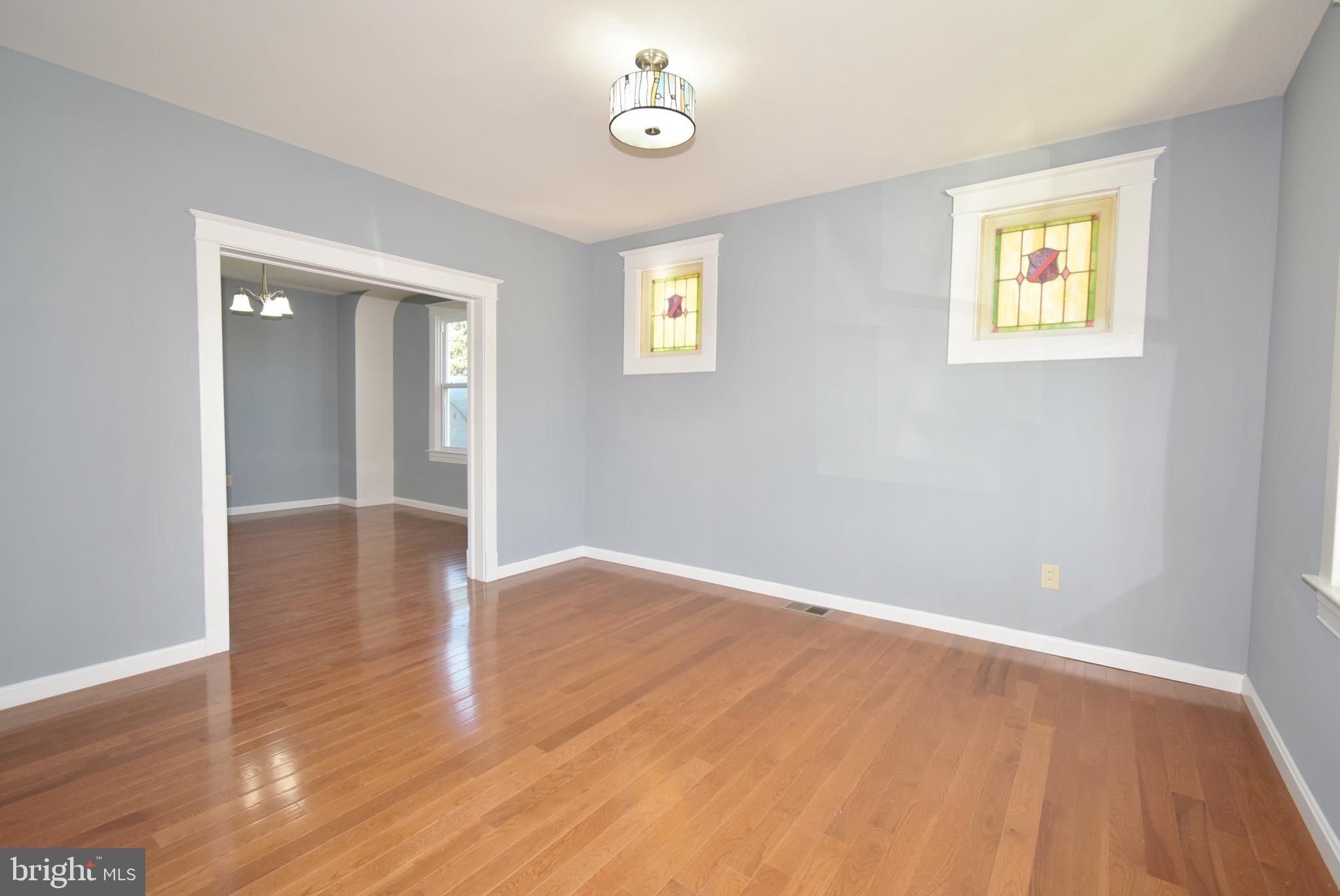 1418 Sulphur Spring Road Baltimore, MD 21227 - Photo 7 of 24 Living Room
