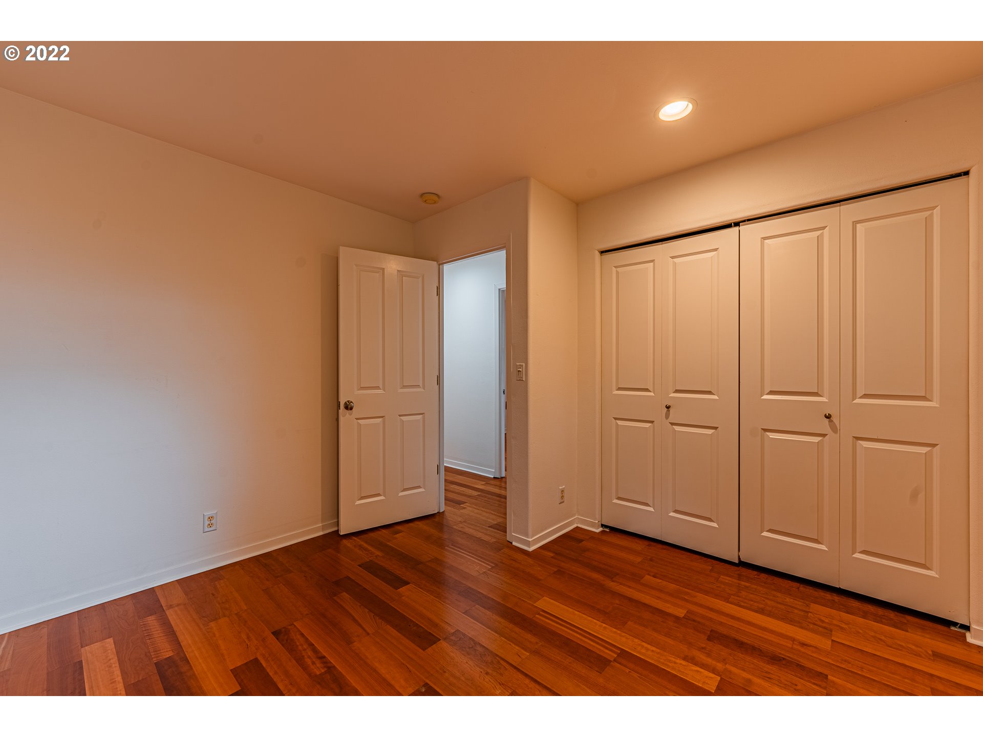 975 Sunset Drive Springfield, OR 97477 - Photo 22 of 30 a view of an empty room