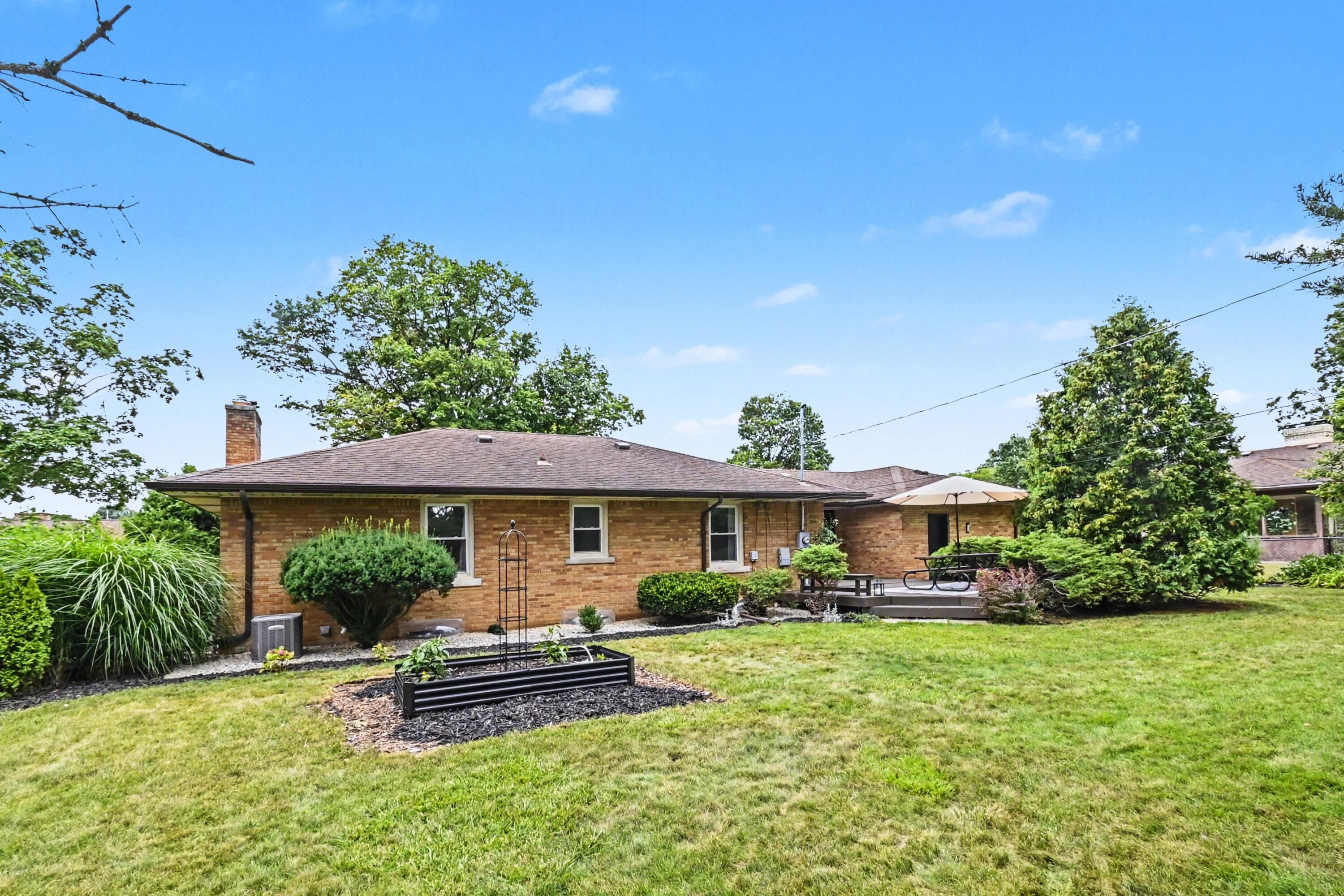 1639 Wellington Road Lansing, MI 48910 - Photo 27 of 29 025_file_4746