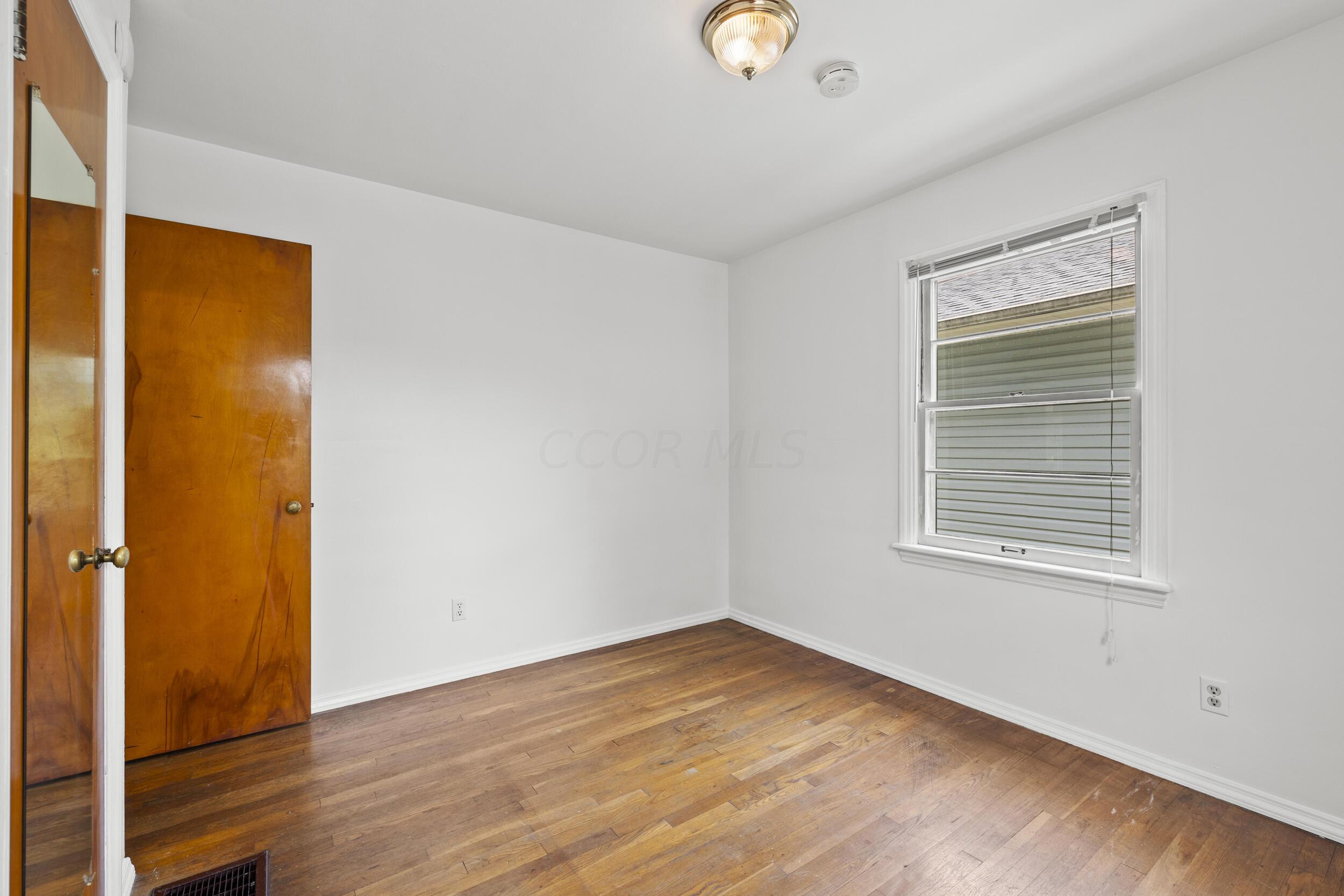 860 South Broadleigh Road Columbus, OH 43209 - Photo 17 of 30 18_bedroom 1-03