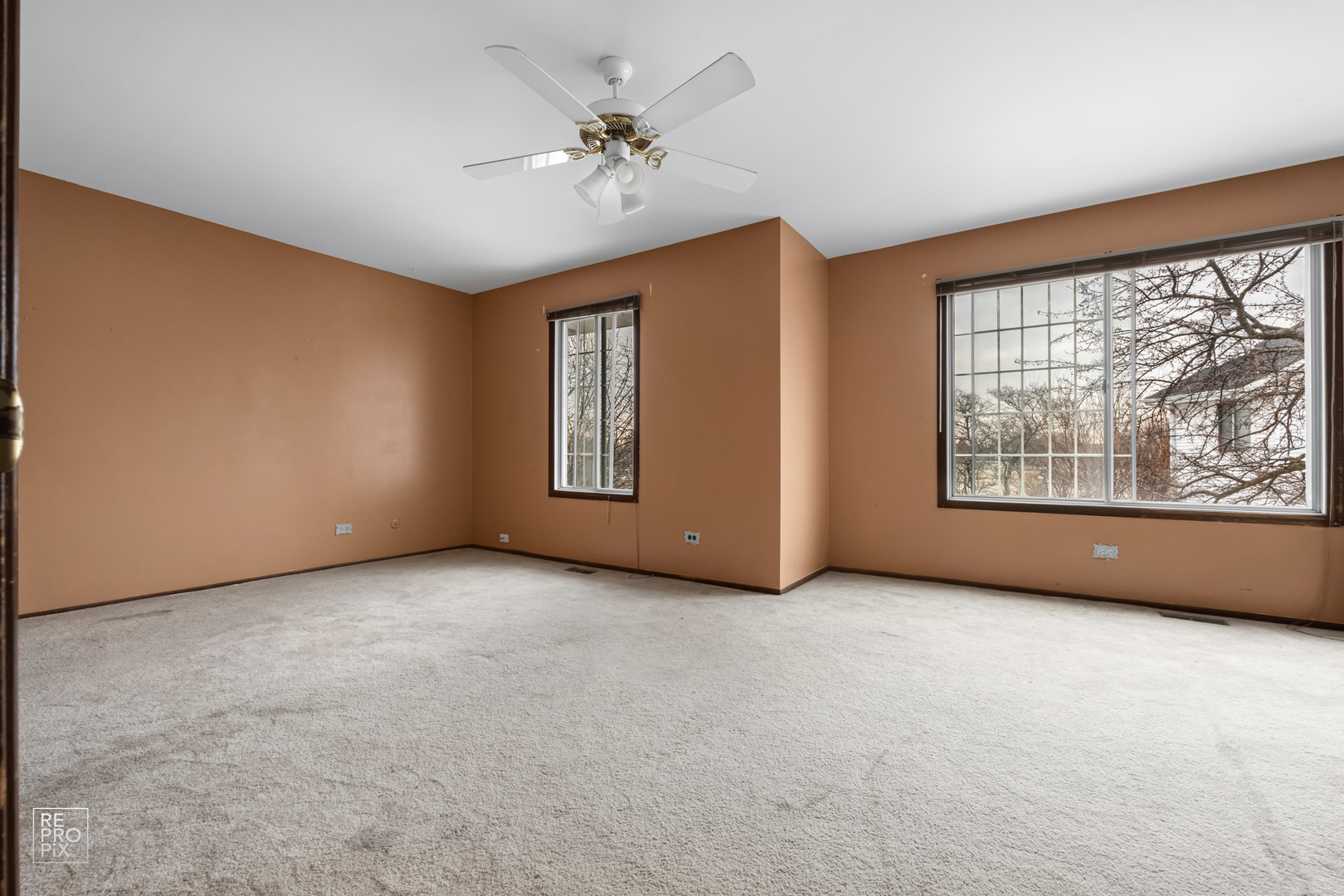 45 Churn Road Matteson, IL 60443 - Photo 11 of 14 an empty room with windows and ceiling fan