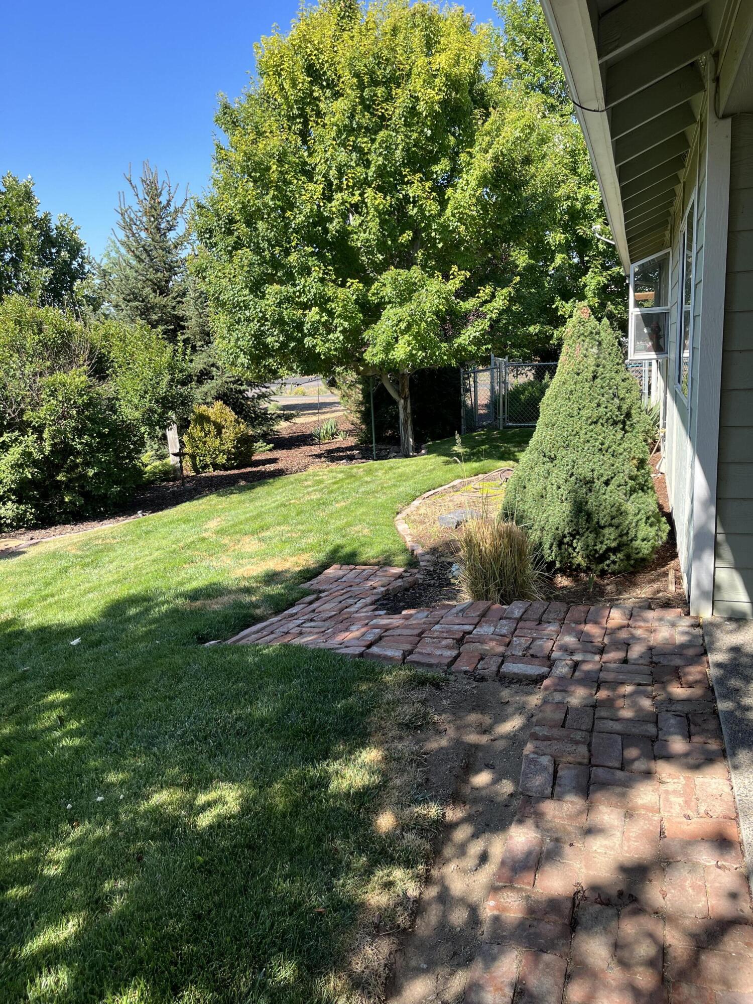 2825 Northeast Yellowpine Road Prineville, OR 97754 - Photo 25 of 25 Side Yard