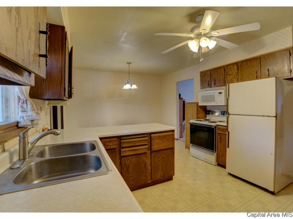 1740 North 32nd Street Springfield, IL 62702 - Photo 23 of 33