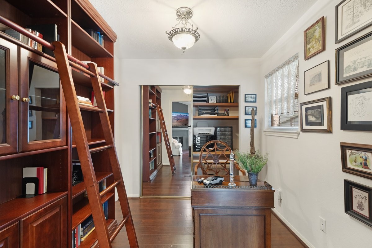 2323 Fairwind Drive, Unit 858 Houston, TX 77062 - Photo 7 of 20 a view of furniture and workspace