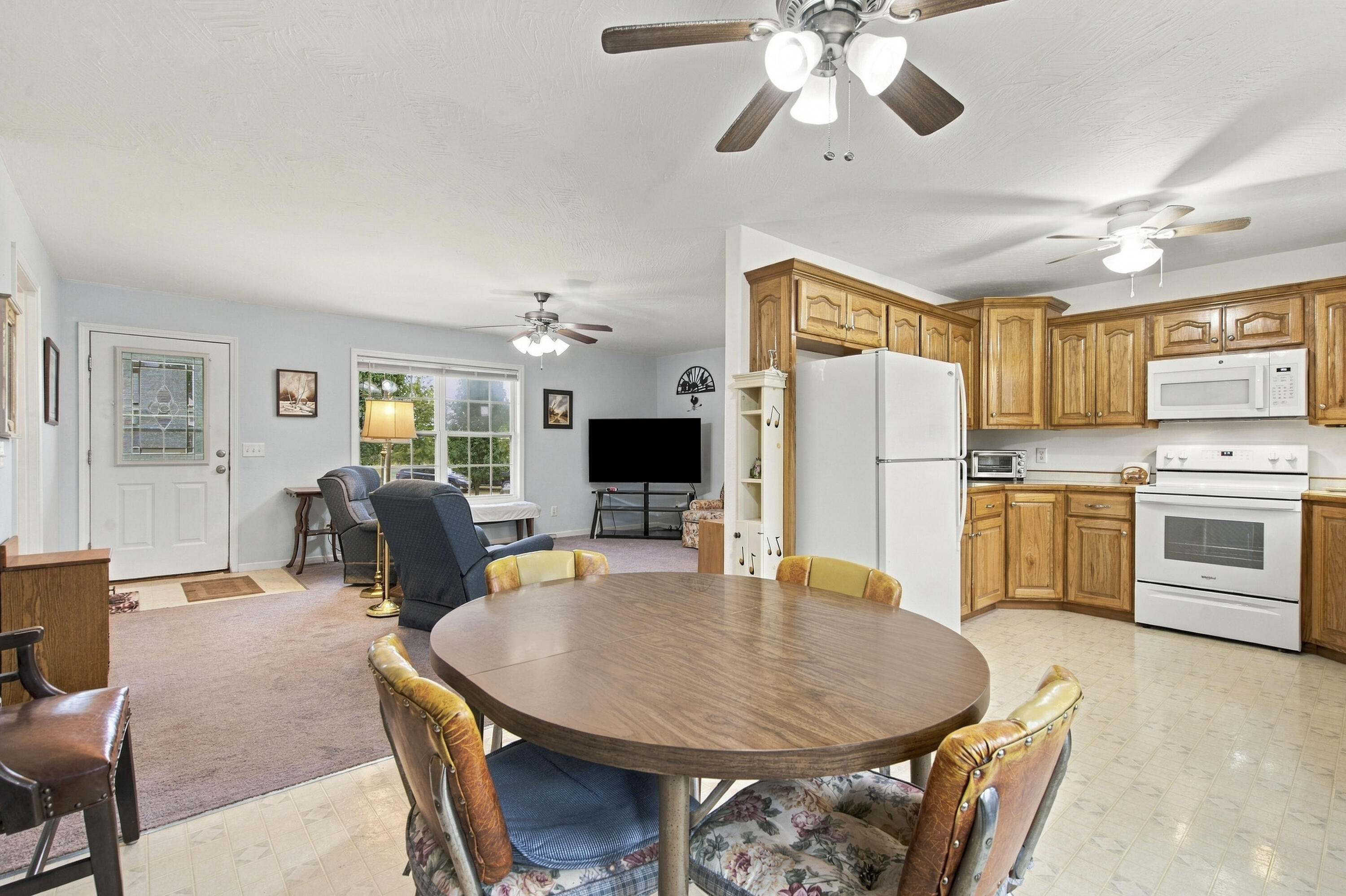 5109 South 163rd Road Bolivar, MO 65613 - Photo 13 of 41 Dining area to living room
