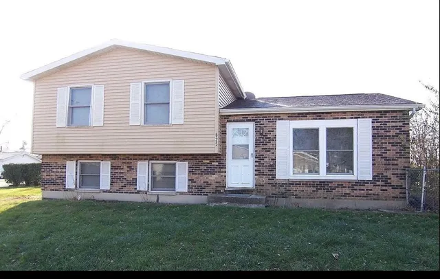 $2,549 | 625 Morningside Drive, Round Lake Beach, IL 60073