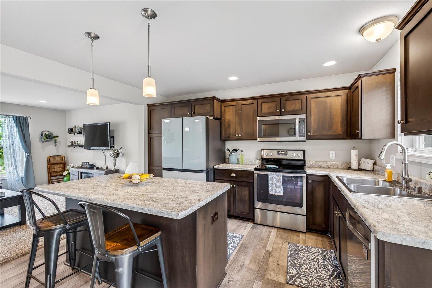 876 Remington Way Sun Prairie, WI 53590 - Photo 4 of 29