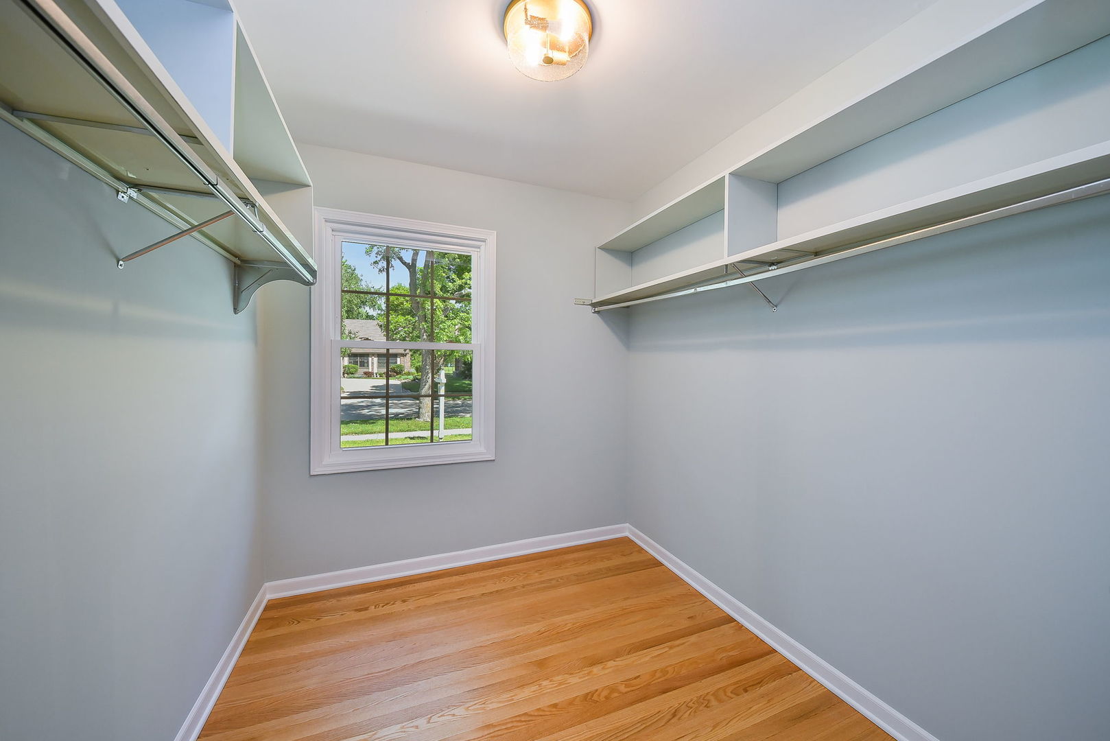 541 Williamsburg Road Glen Ellyn, IL 60137 - Photo 25 of 45 a view of a room with wooden floor and windows