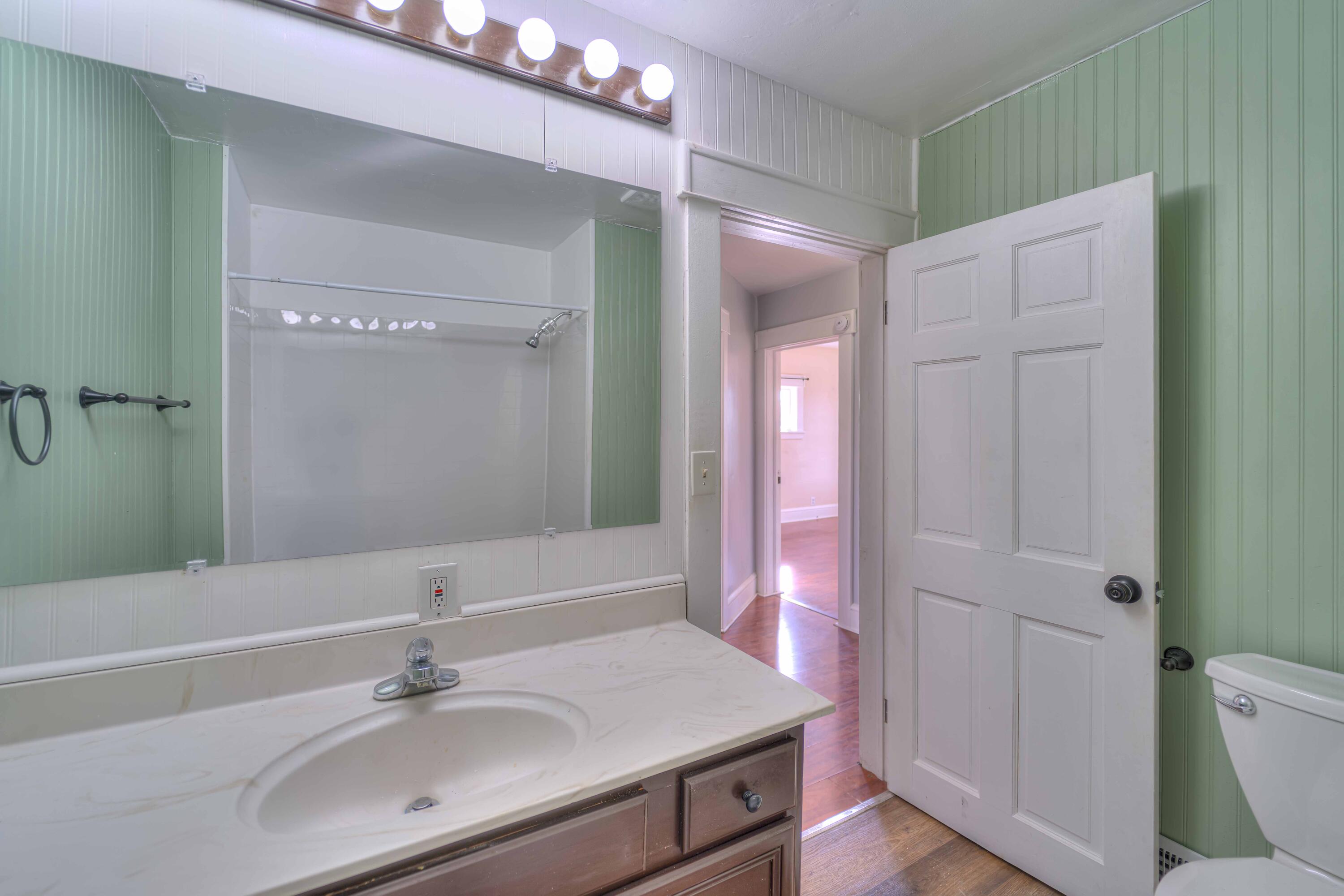 121 North Thompson Street Jackson, MI 49202 - Photo 24 of 32 121 N Thompson 25