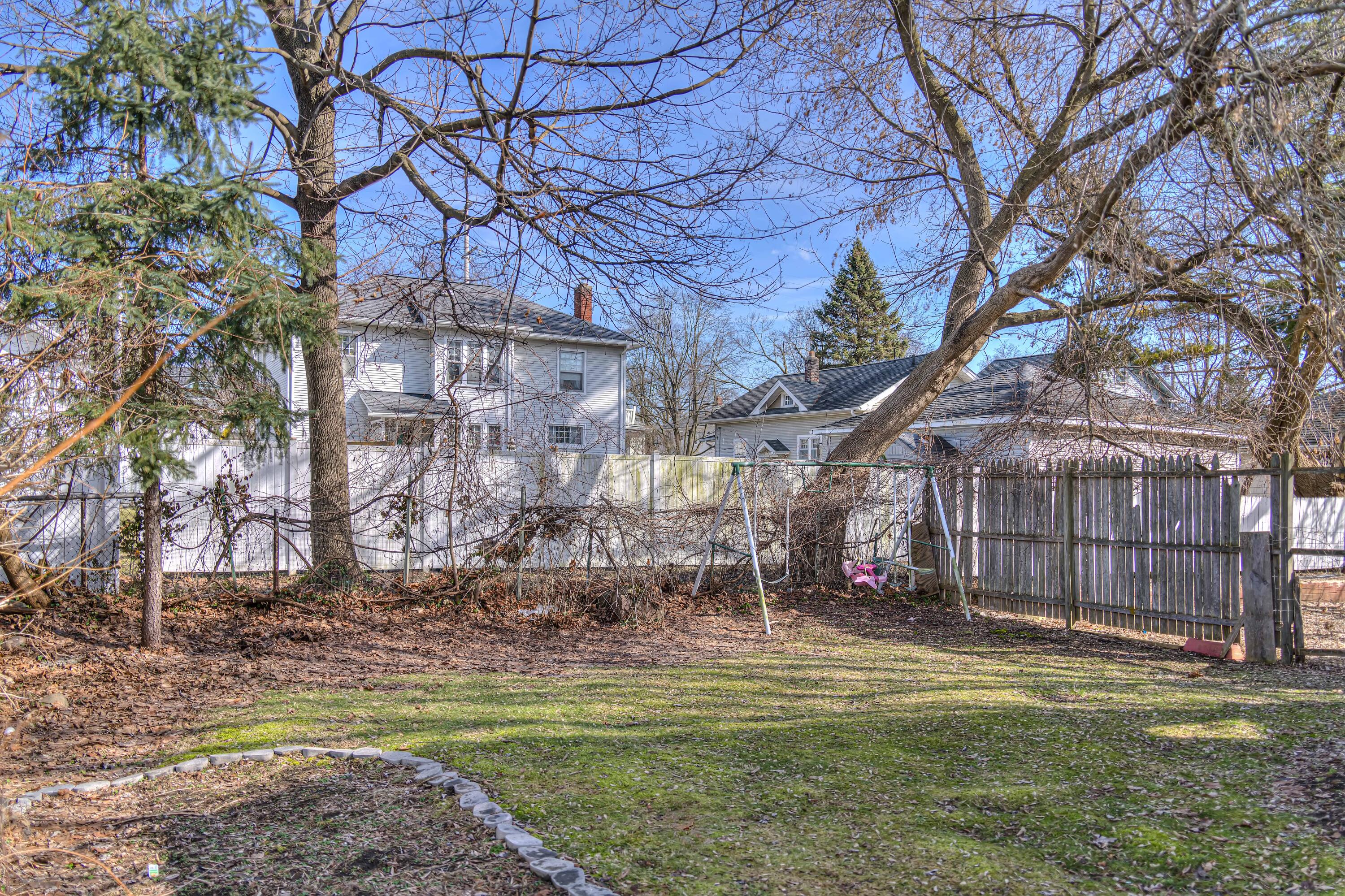 121 North Thompson Street Jackson, MI 49202 - Photo 31 of 32 121 N Thompson 08