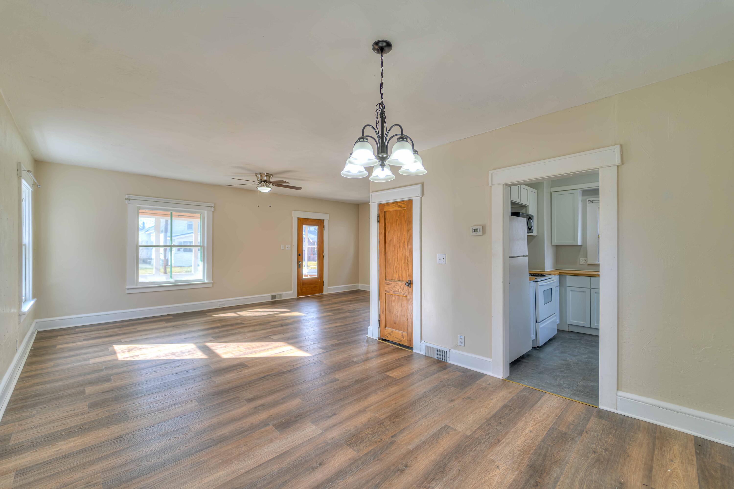 121 North Thompson Street Jackson, MI 49202 - Photo 10 of 32 121 N Thompson 13