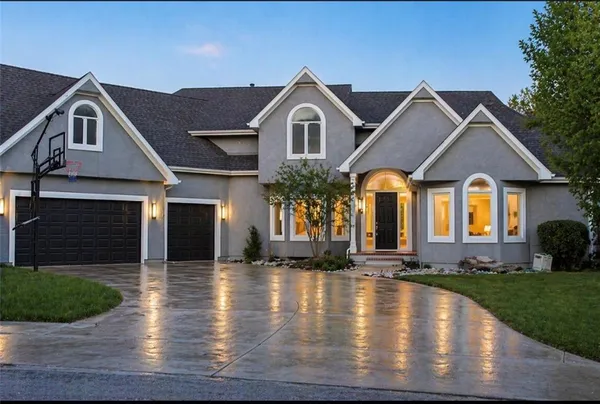 $1,250,000 | 601 Southwest Forestpark Lane, Lee's Summit, MO 64081