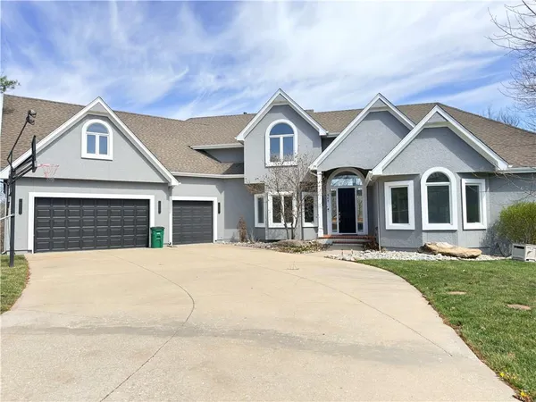 $1,250,000 | 601 Southwest Forestpark Lane, Lee's Summit, MO 64081