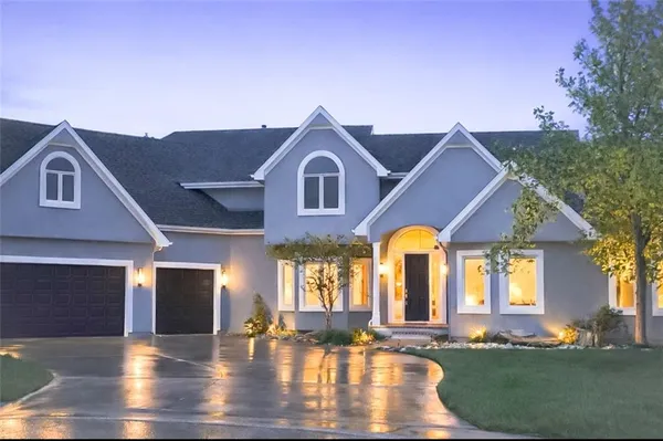 $1,250,000 | 601 Southwest Forestpark Lane, Lee's Summit, MO 64081