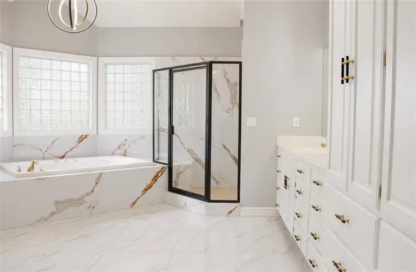 $1,250,000 | 601 Southwest Forestpark Lane, Lee's Summit, MO 64081