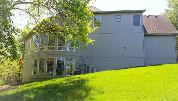 $1,250,000 | 601 Southwest Forestpark Lane, Lee's Summit, MO 64081