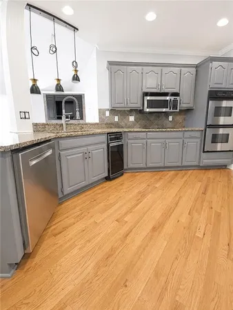 $1,250,000 | 601 Southwest Forestpark Lane, Lee's Summit, MO 64081