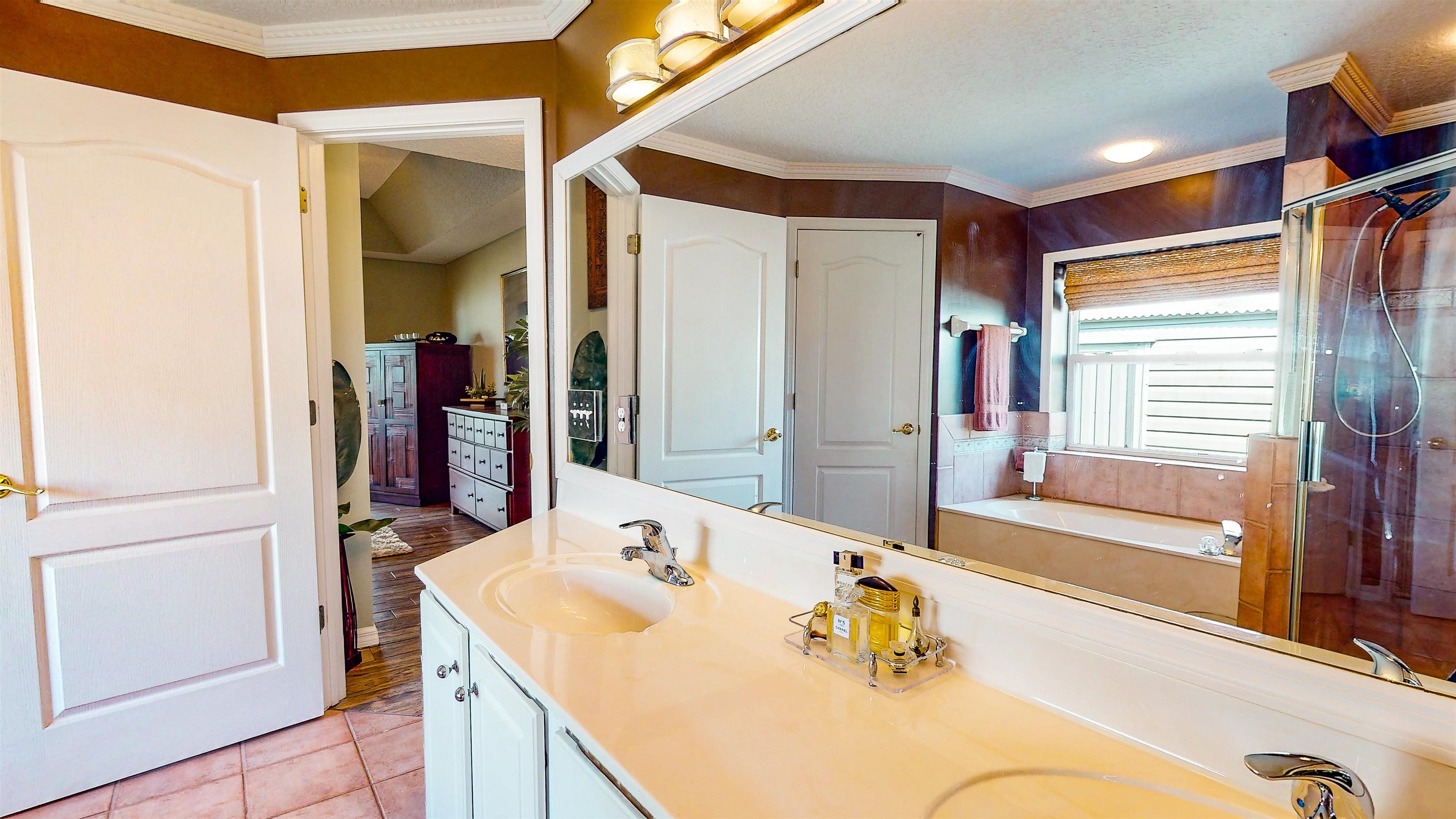 252 Desoto Road St. Augustine, FL 32080 - Photo 30 of 50 a bathroom with a tub sink and mirror