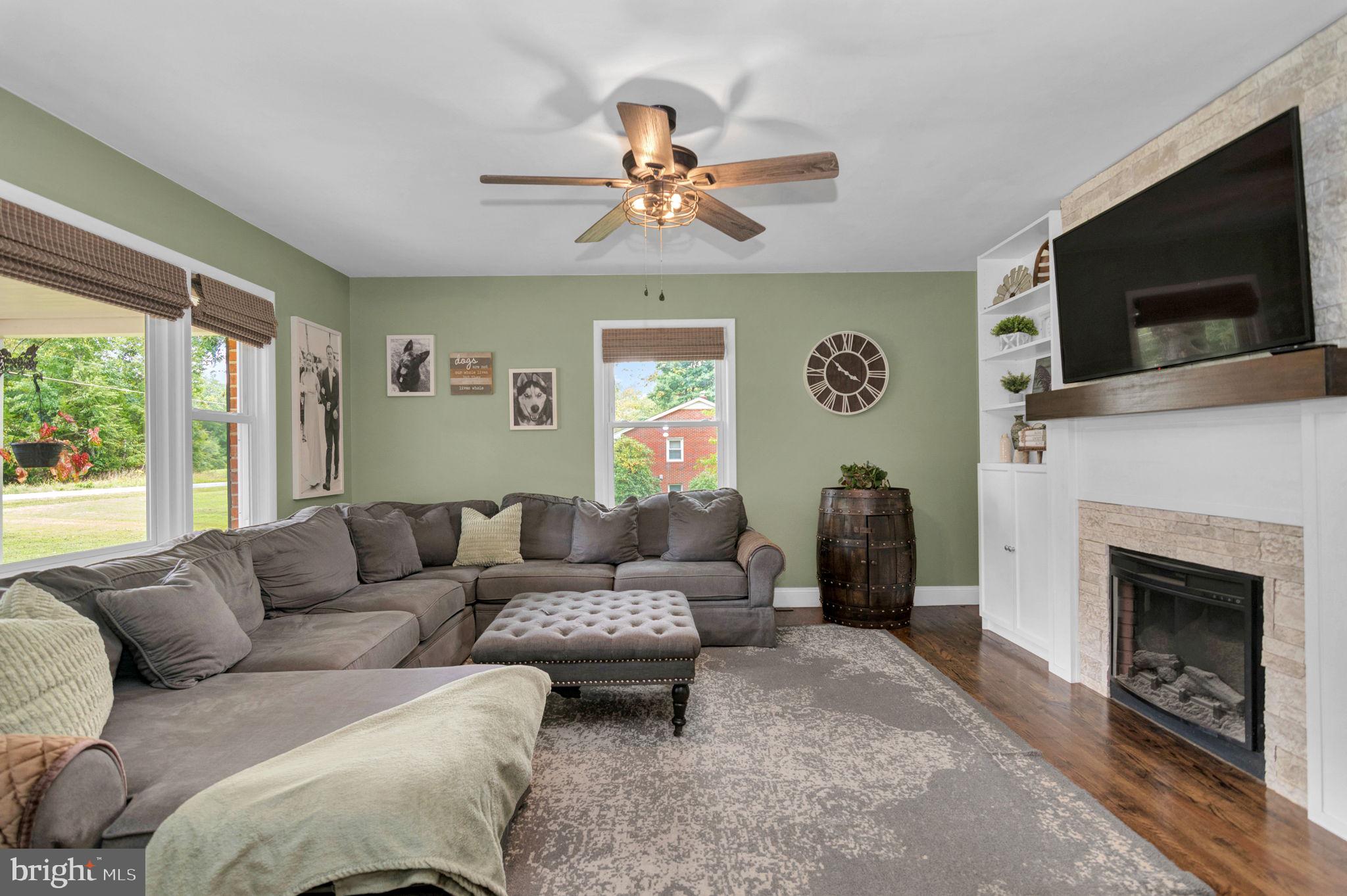204 Richards Ferry Road Fredericksburg, VA 22406 - Photo 6 of 61 Family room