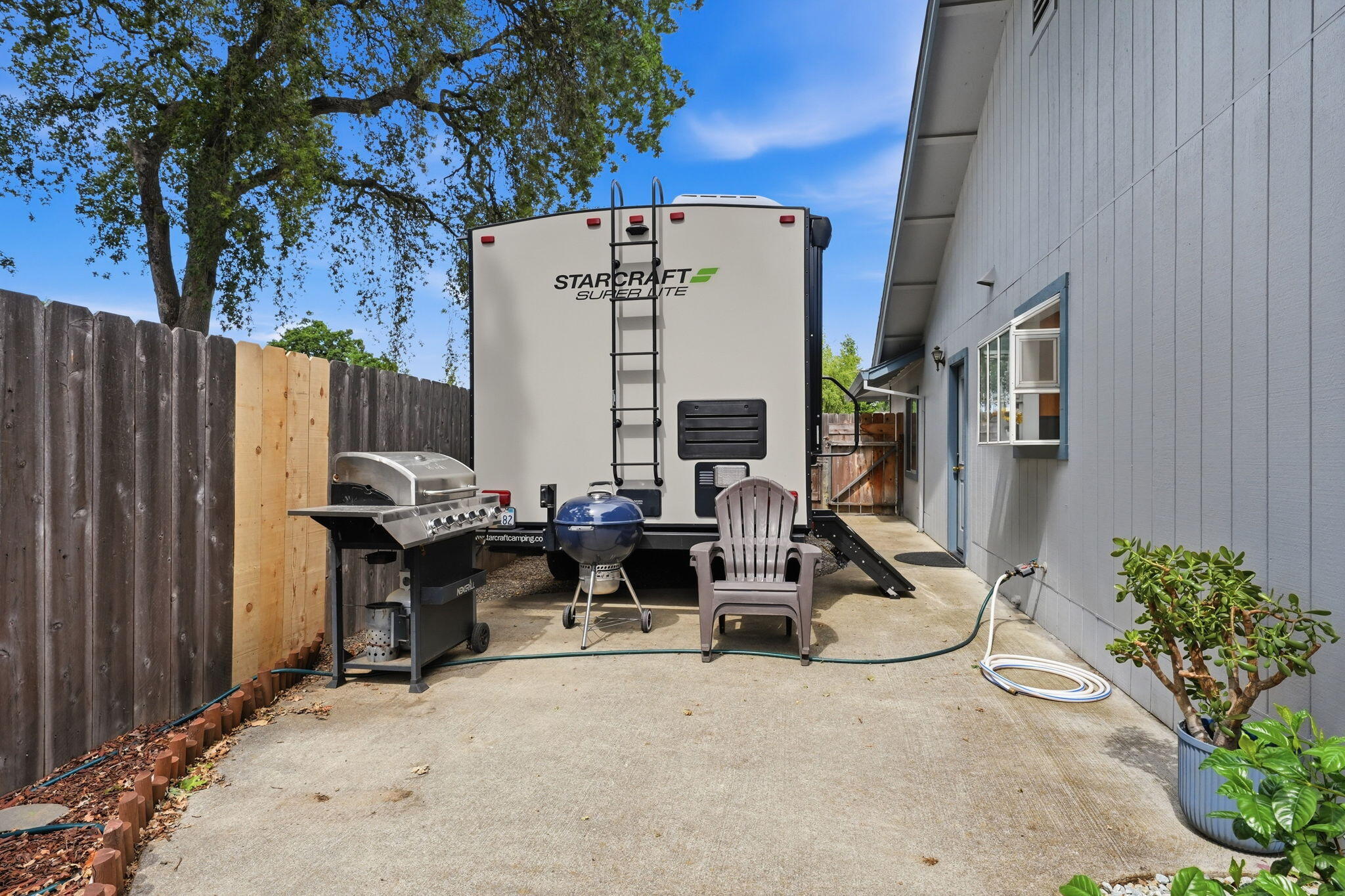 6834 Irving Road Redding, CA 96001 - Photo 22 of 26 RV parking
