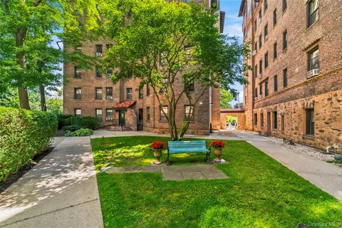 $319,500 | 14 North Chatsworth Avenue, Unit 1K, Larchmont, NY 10538