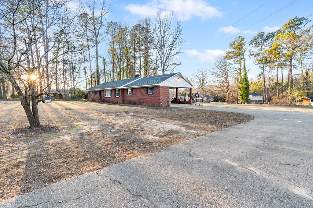 122 Chinquapin Road Greenwood, SC 29646 - Photo 2 of 18 Gallery Image 2