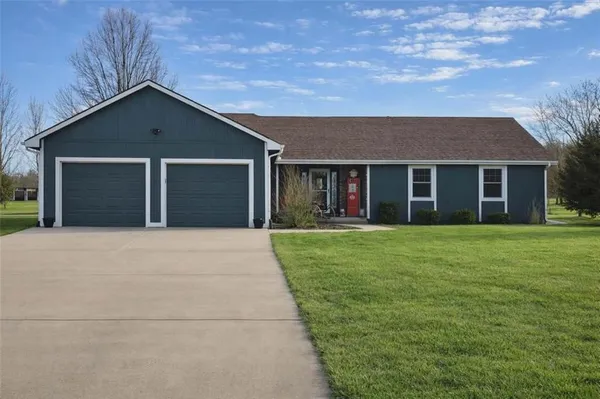 $547,500 | 22301 Parallel Road, Tonganoxie, KS 66086