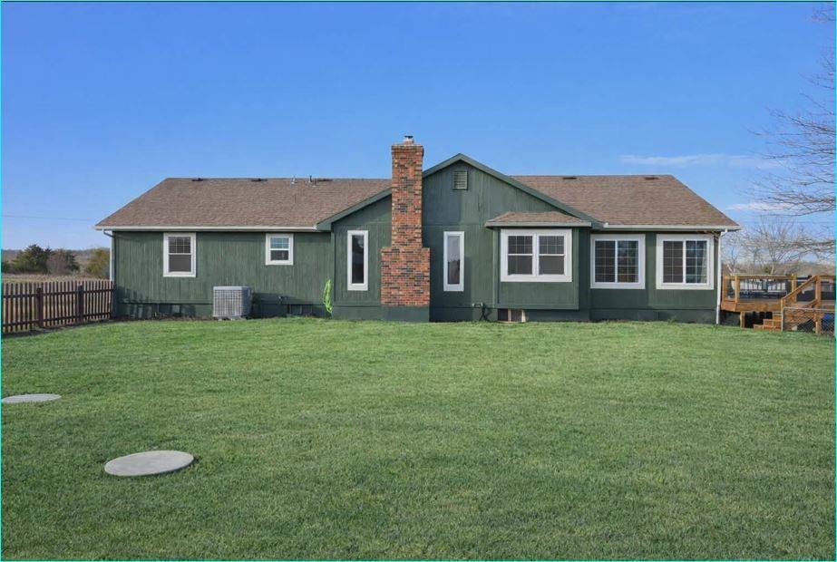 22301 Parallel Road Tonganoxie, KS 66086 - Photo 17 of 20