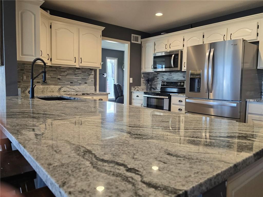 22301 Parallel Road Tonganoxie, KS 66086 - Photo 9 of 20