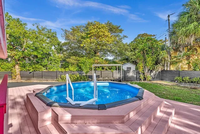 $5,000 | 917 Market Street, West Palm Beach, FL 33401