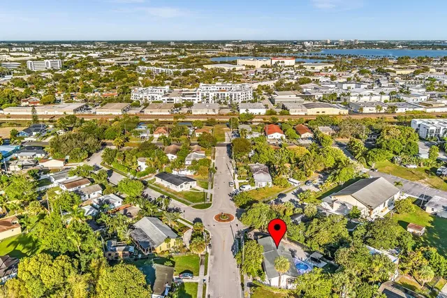 $5,000 | 917 Market Street, West Palm Beach, FL 33401