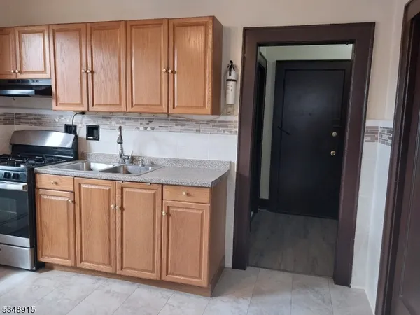 $1,900 | 59-65 Grand Avenue, Unit 2L, Newark, NJ 07106