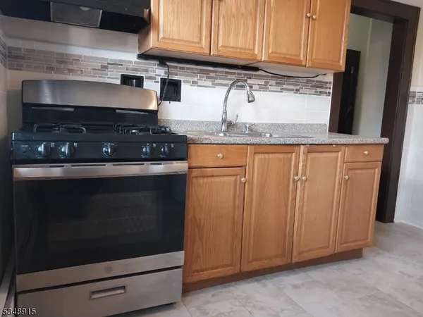 $1,900 | 59-65 Grand Avenue, Unit 2L, Newark, NJ 07106