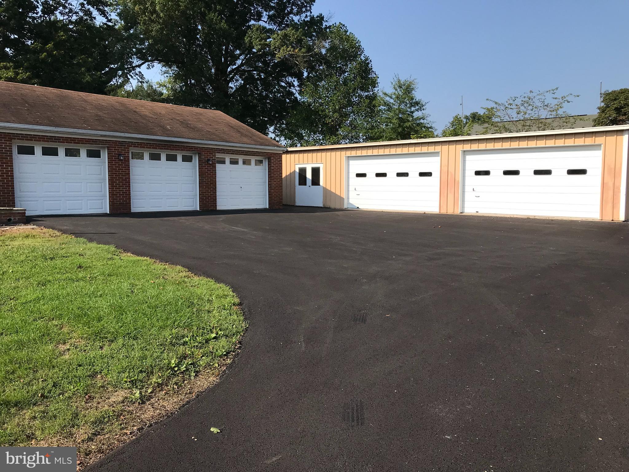 25326 Woodfield Road Damascus, MD 20872 - Photo 3 of 31 Gallery Image 3