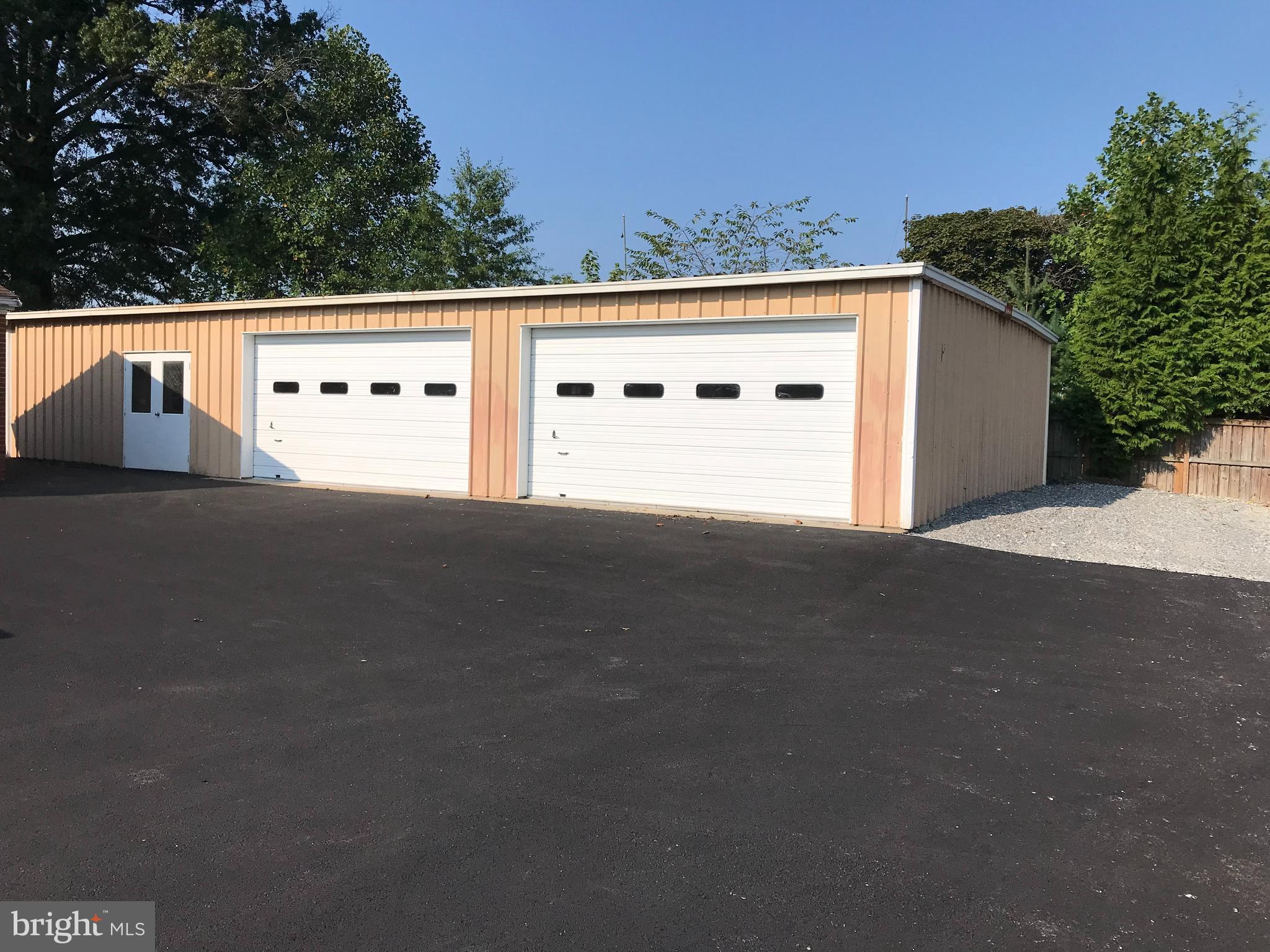 25326 Woodfield Road Damascus, MD 20872 - Photo 4 of 31 Gallery Image 4