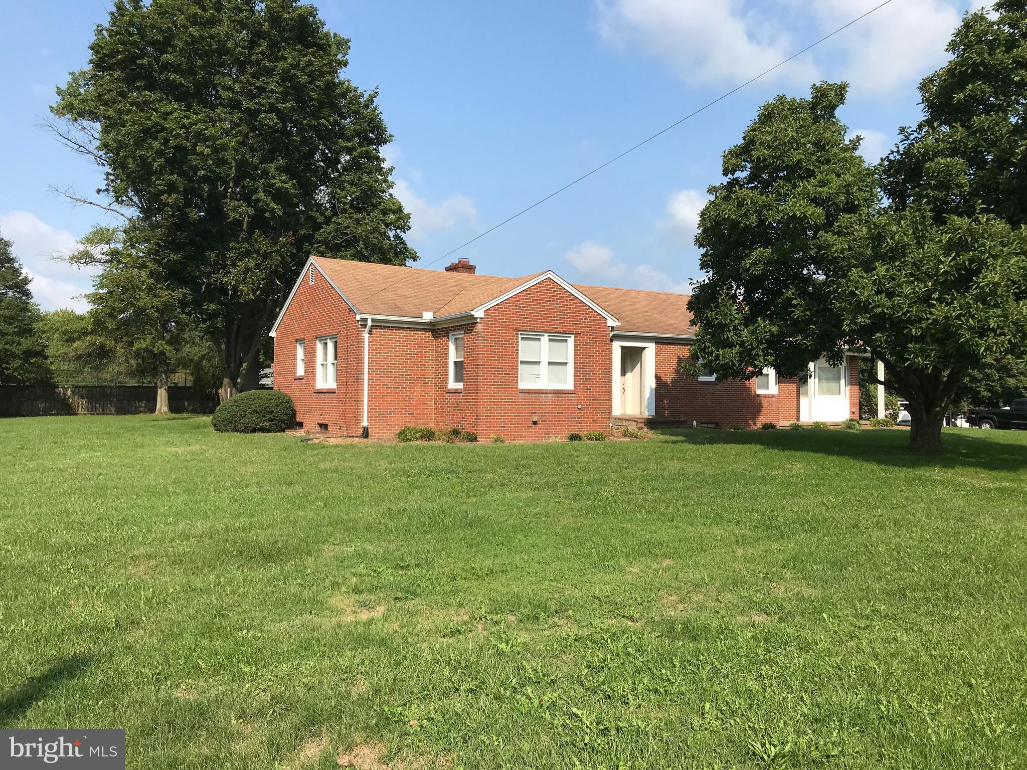 25326 Woodfield Road Damascus, MD 20872 - Photo 5 of 31 Gallery Image 5