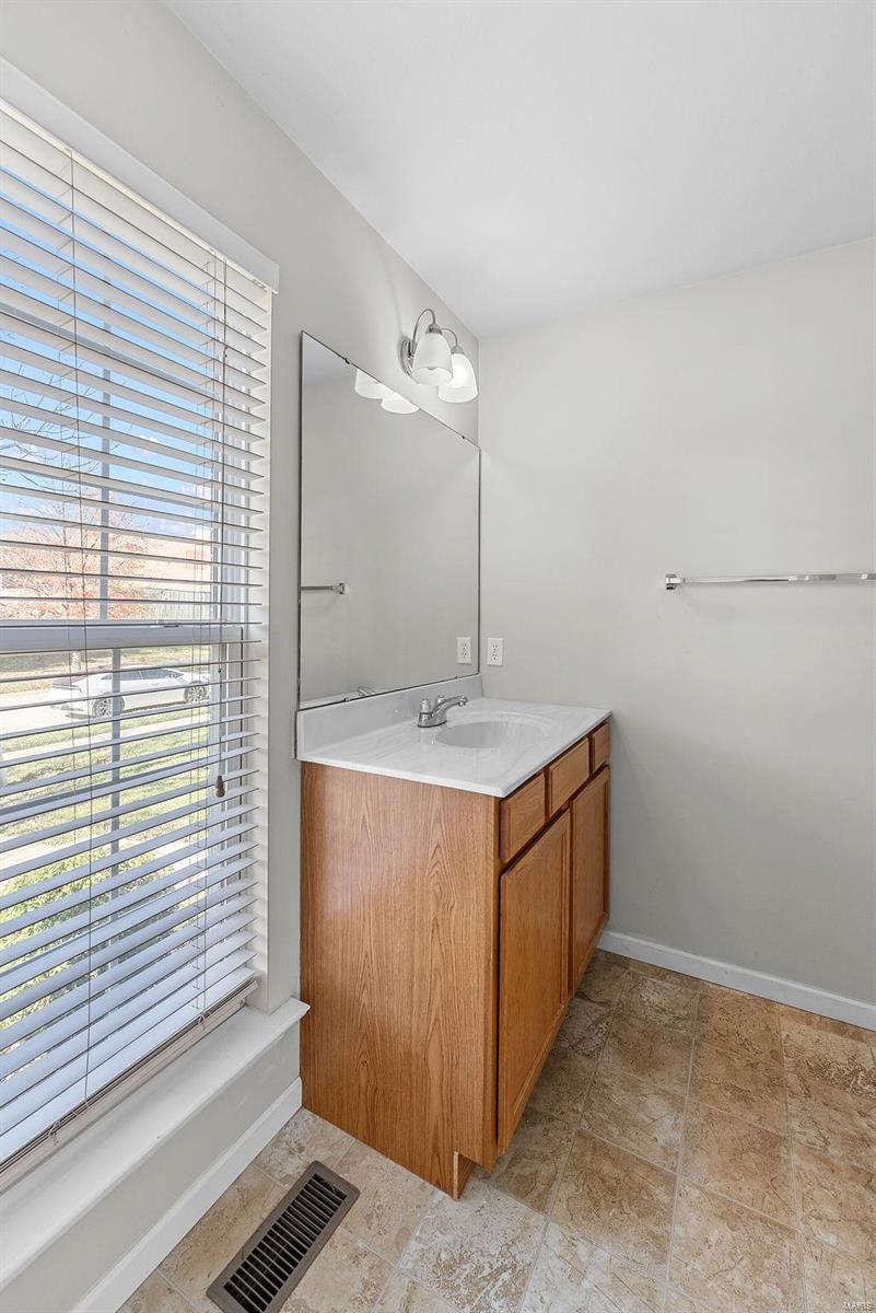 476 Coachgate Court Ballwin, MO 63021 - Photo 17 of 31