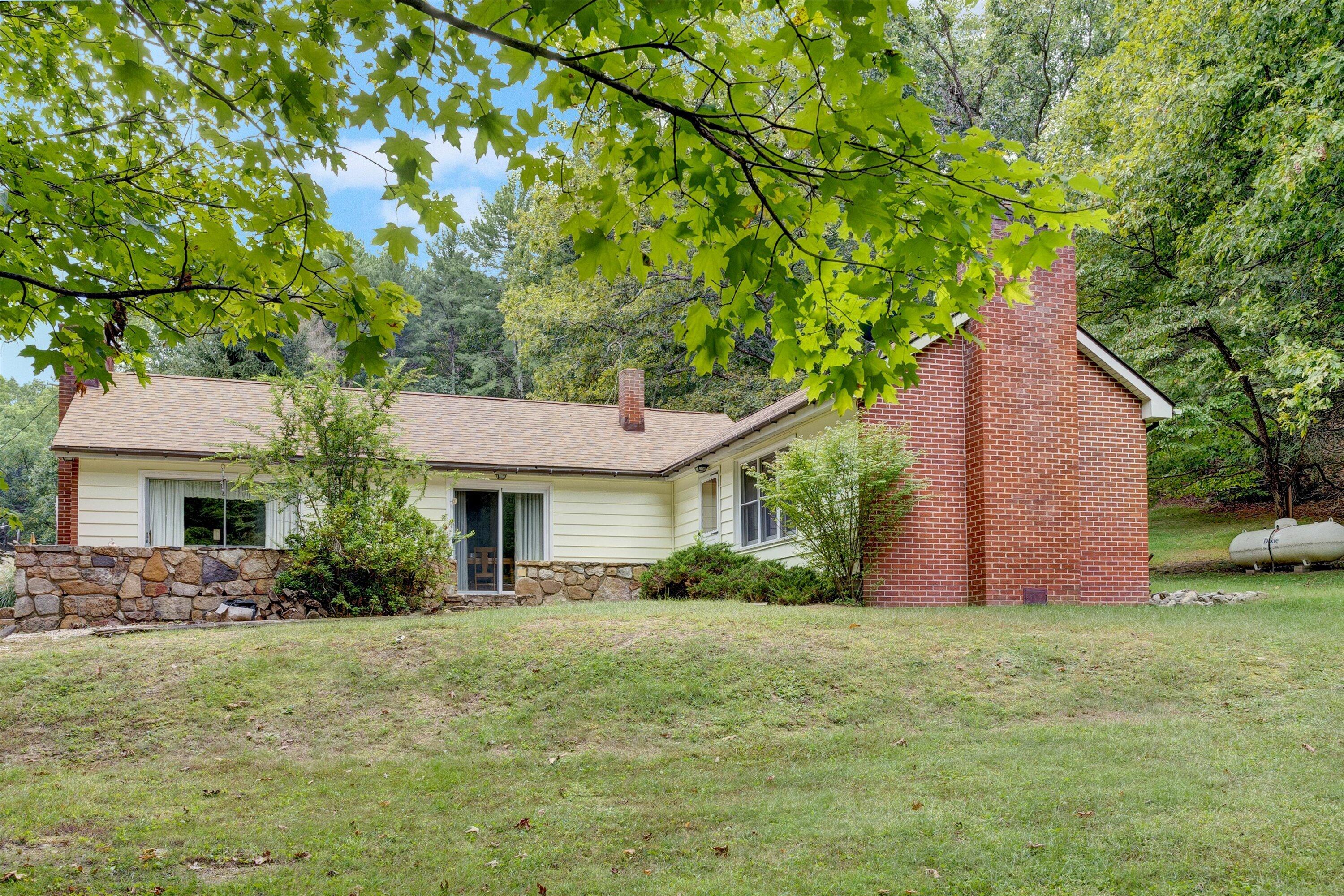 204 Boone Road Covington, VA 24426 - Photo 25 of 31 25-201A1594
