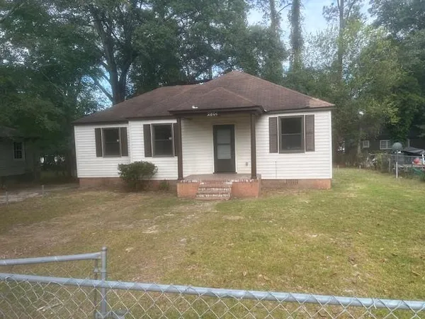 a view of a house with a yard
