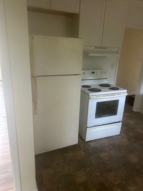 2801 Fern Street Columbus, GA 31906 - Photo 2 of 6 a utility room with dryer and washer