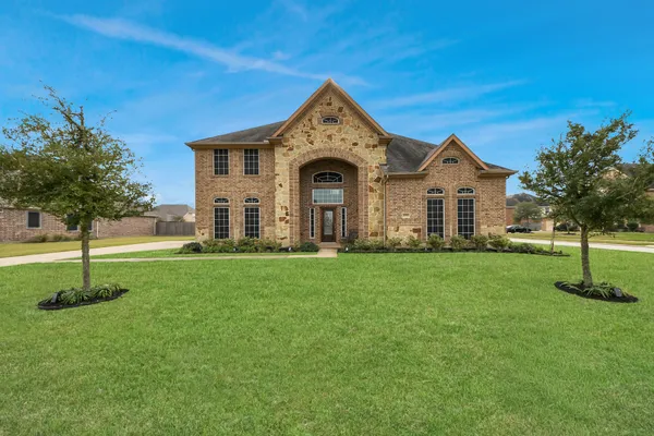 $595,000 | 4002 Broadmoor Drive, Mont Belvieu, TX 77523