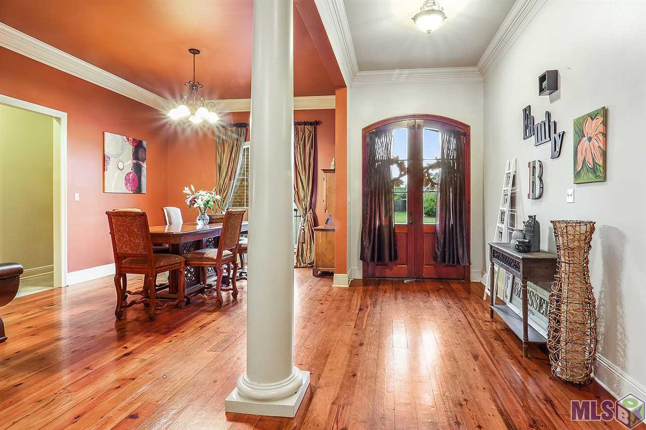 8543 Grand View Drive Baton Rouge, LA 70809 - Photo 3 of 18 Entry Foyer