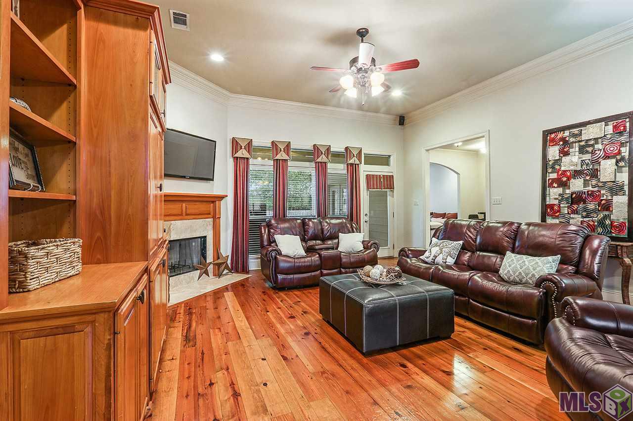 8543 Grand View Drive Baton Rouge, LA 70809 - Photo 5 of 18 Living Room