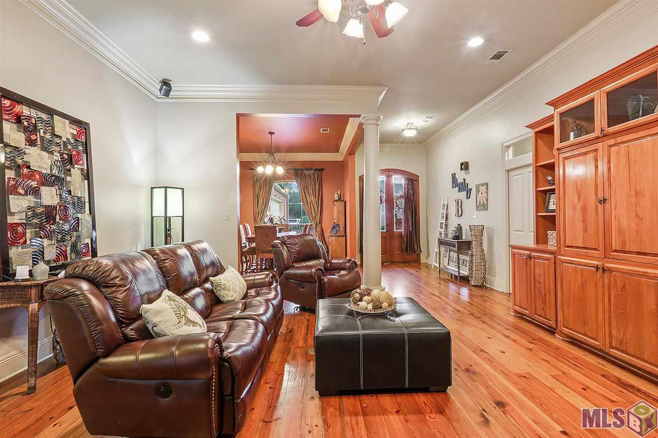 8543 Grand View Drive Baton Rouge, LA 70809 - Photo 6 of 18 Living room
