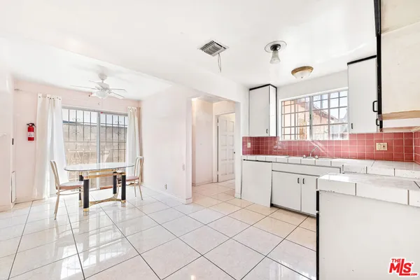 $949,000 | 711 North Priscilla Lane, Burbank, CA 91505