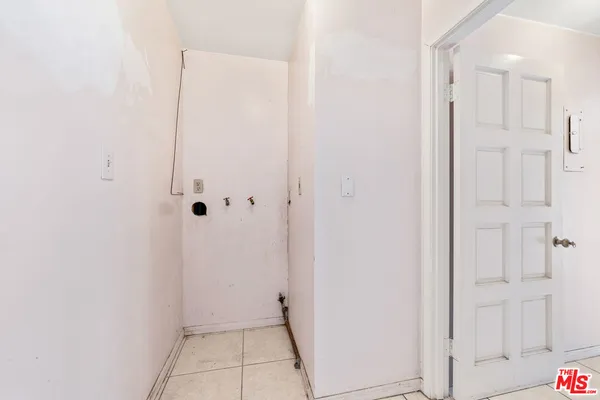 $949,000 | 711 North Priscilla Lane, Burbank, CA 91505