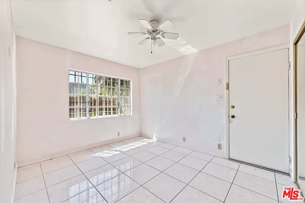 $949,000 | 711 North Priscilla Lane, Burbank, CA 91505