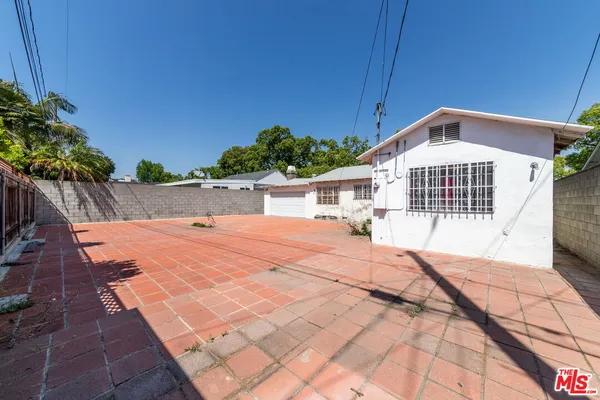 $949,000 | 711 North Priscilla Lane, Burbank, CA 91505